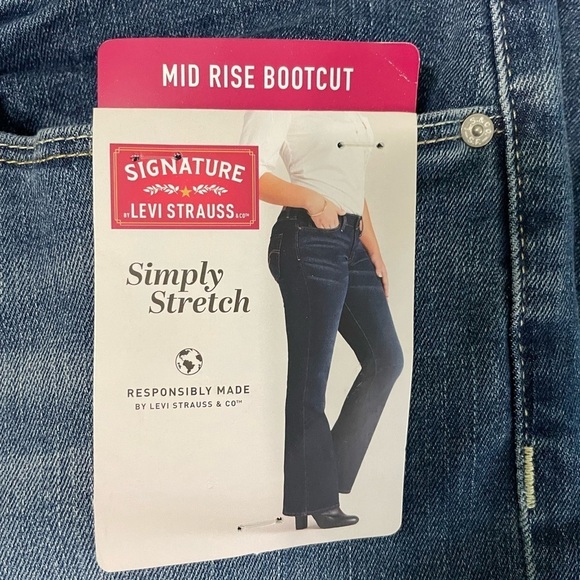 Brand new Signature Levi Strass mid rise boot cut size 18 nice stretch very cute - Picture 9 of 10
